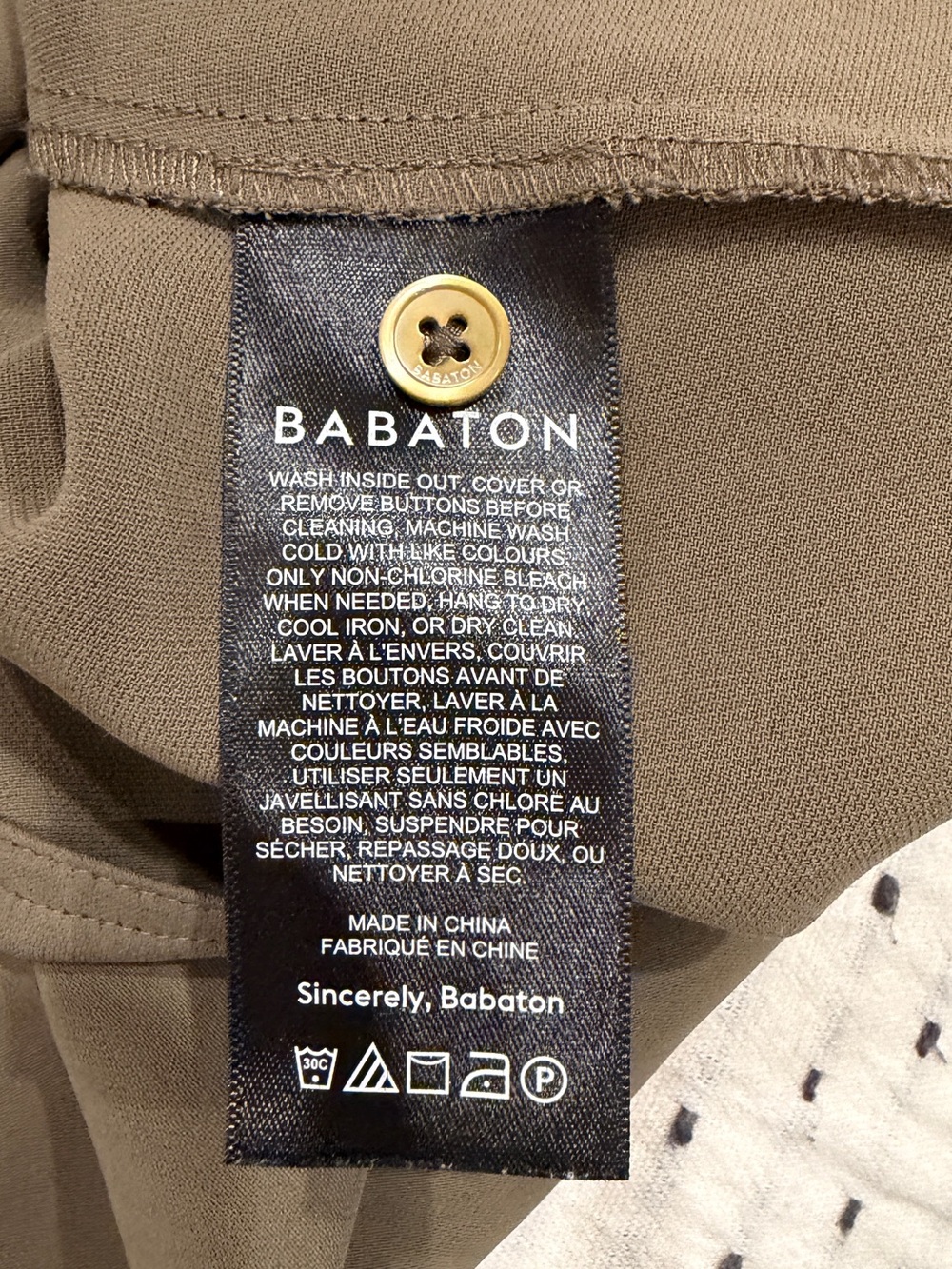 Aritzia Babaton Power Blouse Khaki Green V-Neck Long Sleeve Womens Small - Picture 8 of 11